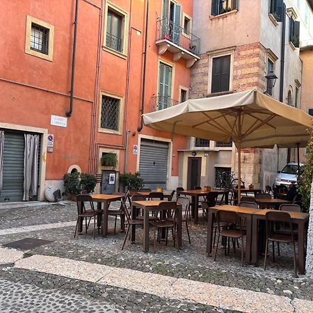 Ad Verona Flat Bagian luar foto