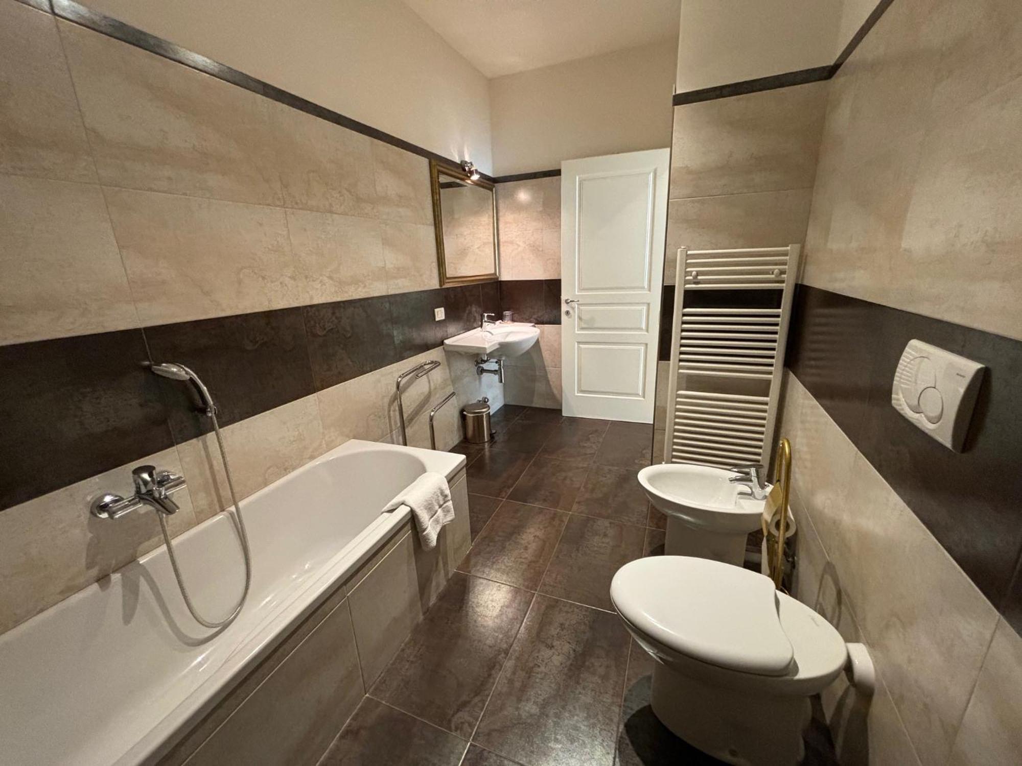 Ad Verona Flat Bagian luar foto