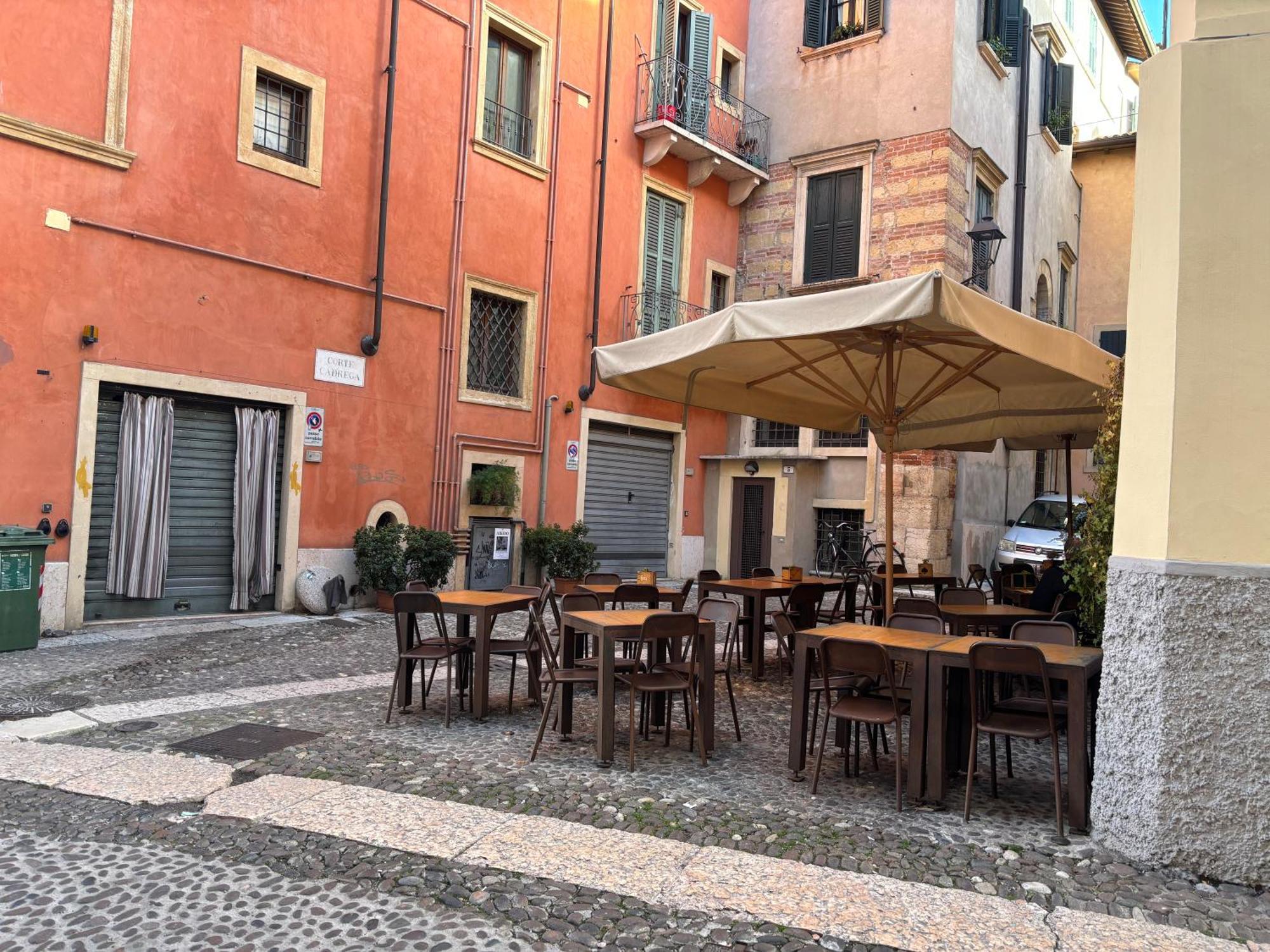 Ad Verona Flat Bagian luar foto