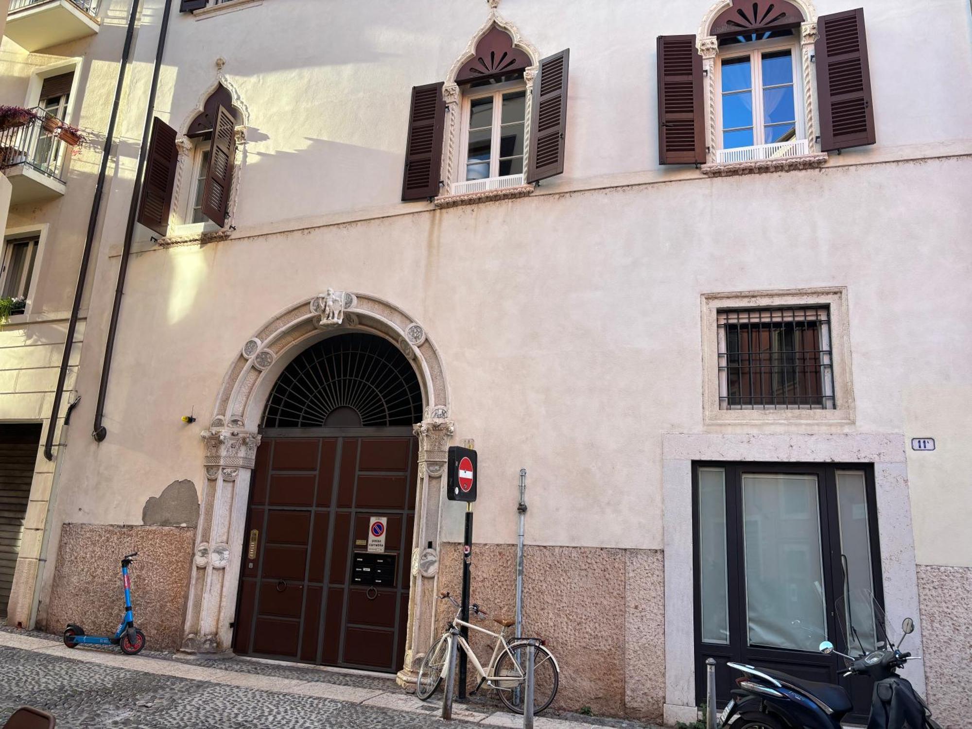 Ad Verona Flat Bagian luar foto