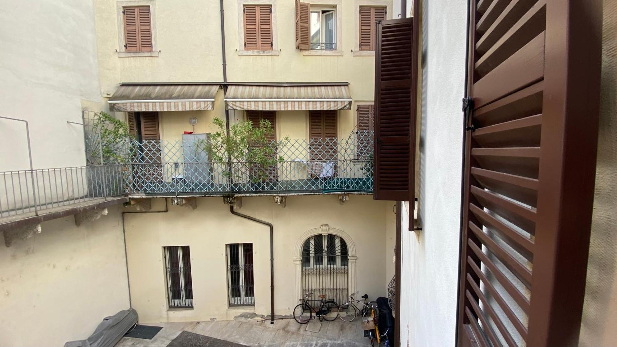 Ad Verona Flat Bagian luar foto