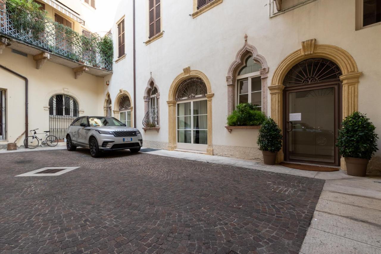 Ad Verona Flat Bagian luar foto