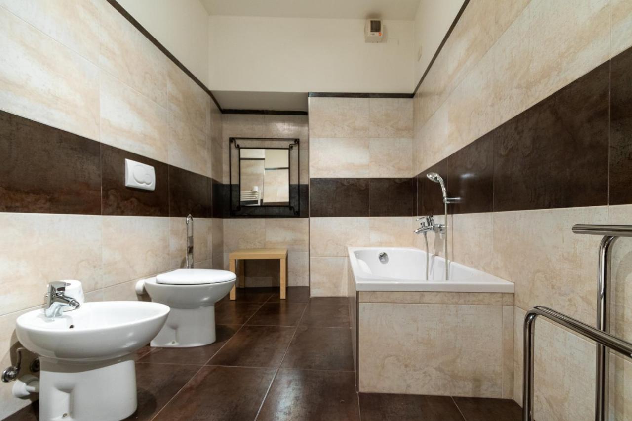 Ad Verona Flat Bagian luar foto