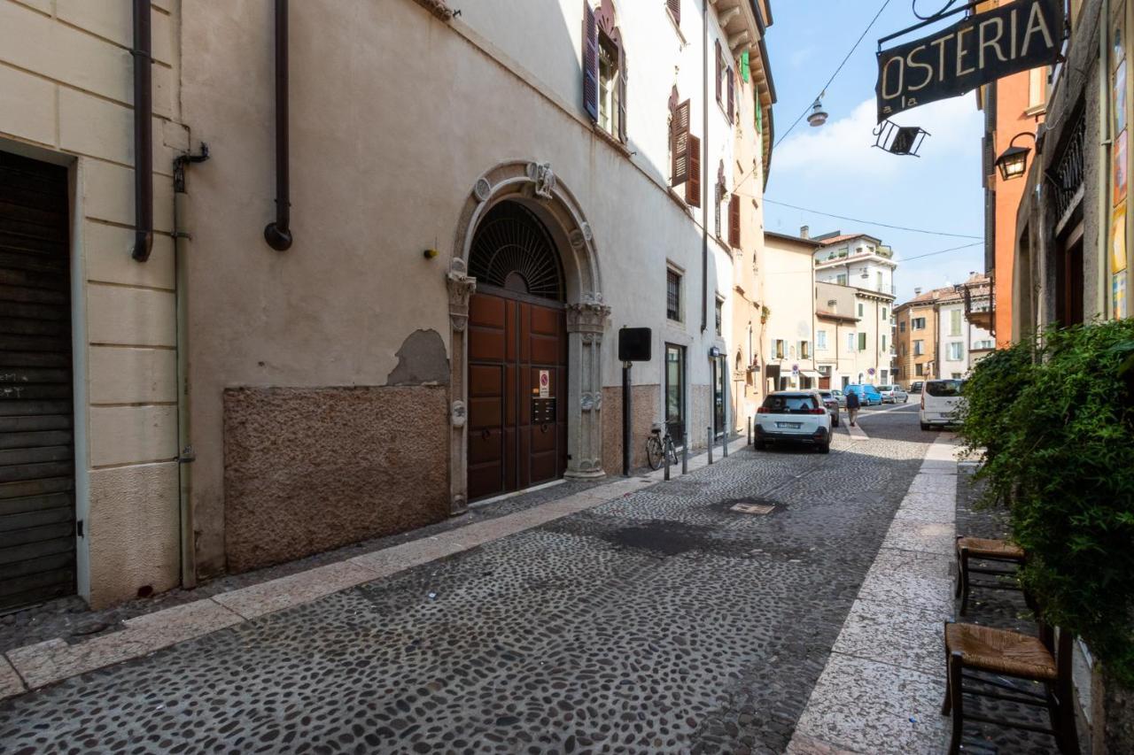 Ad Verona Flat Bagian luar foto